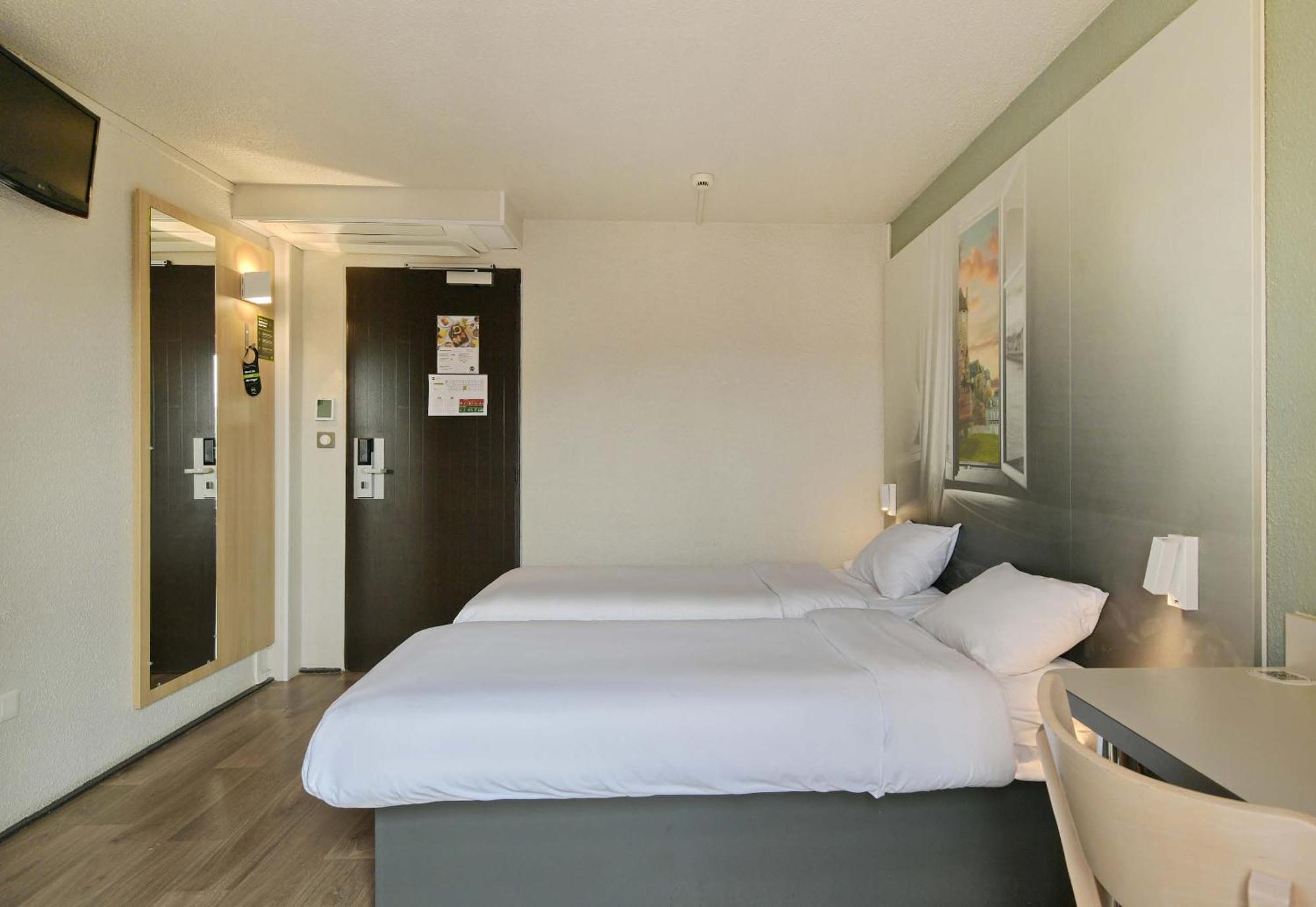 Twin Room,1658066267:JPEG